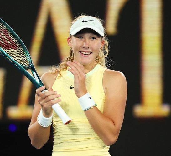 体育青岛中能预备队练兵 殷铁生现场观战