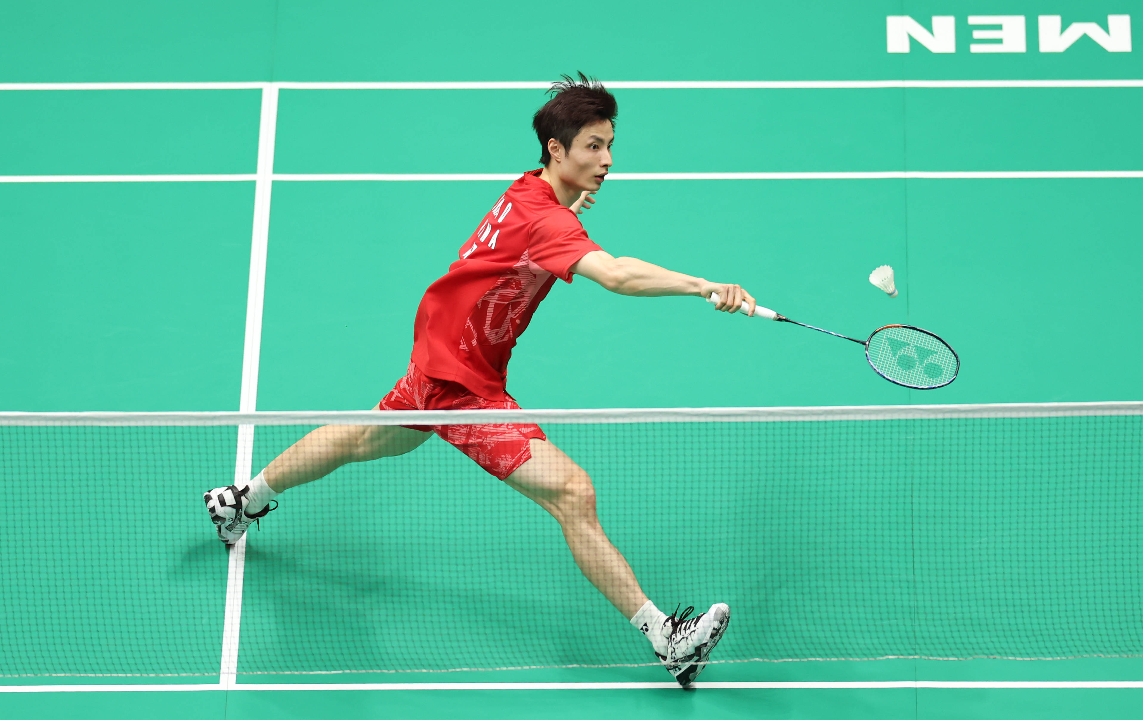 2025武汉马拉松鸣枪起跑.