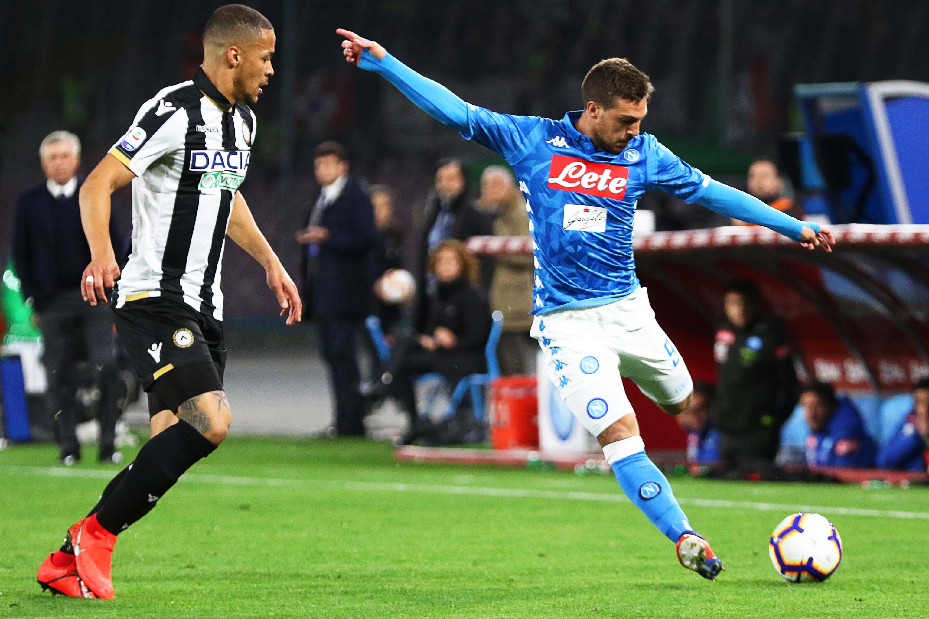 以霍伊伦为 以霍伊伦为